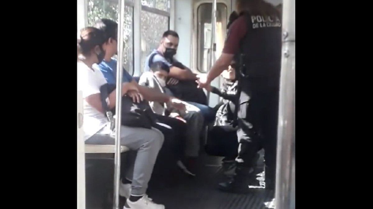 Indignación por la agresión de una agente de la policía de la Ciudad a un menor con autismo