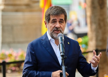 Junts congela el acuerdo con el PSC, ERC y los comunes que reconocía el español como lengua vehicular