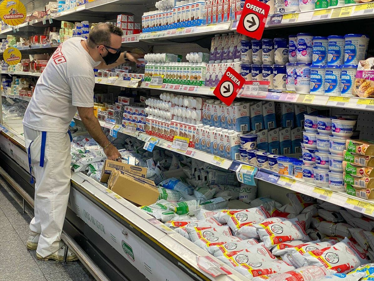 La actividad industrial ya solo crece al ritmo de la tercera ola y los precios baten récords