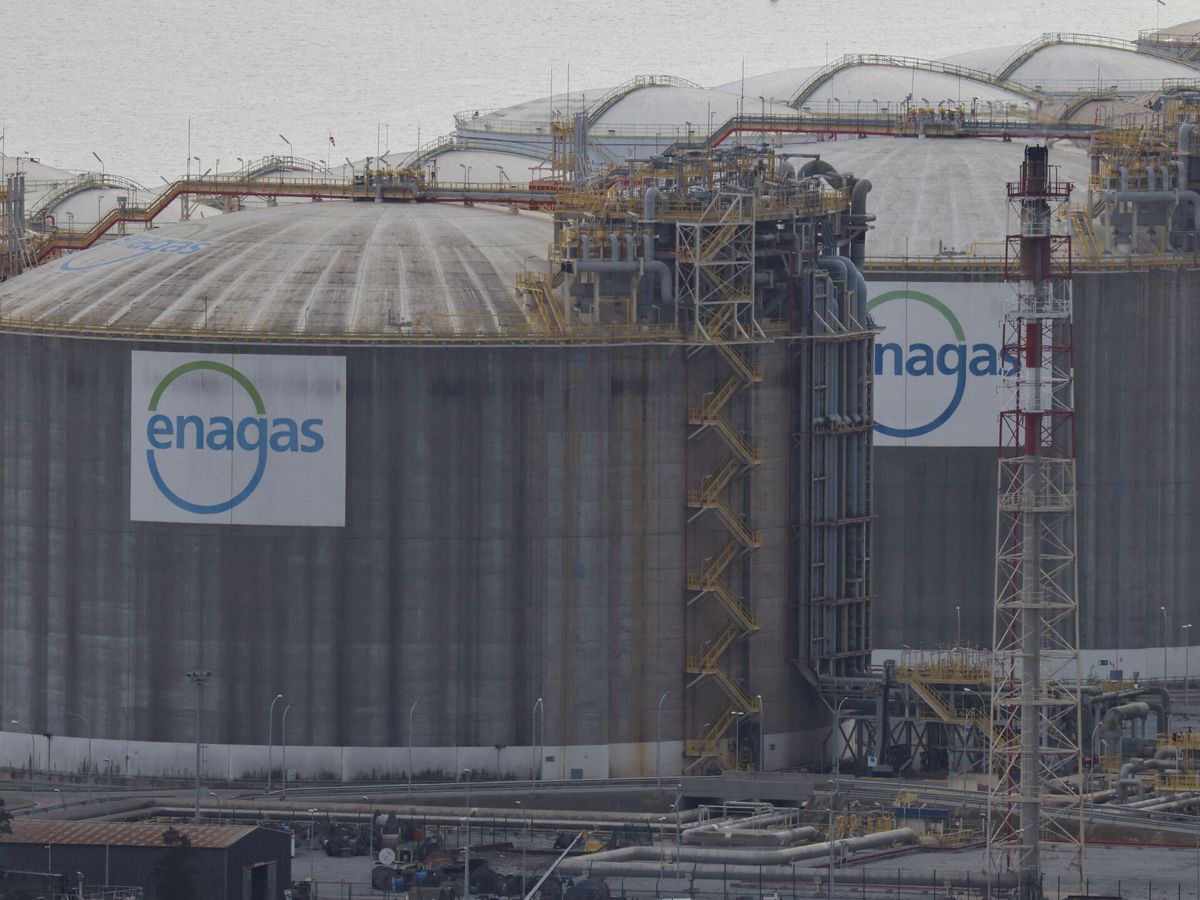 Foto: Terminal de Enagás en el puerto de Barcelona. (Reuters/Nacho Doce)