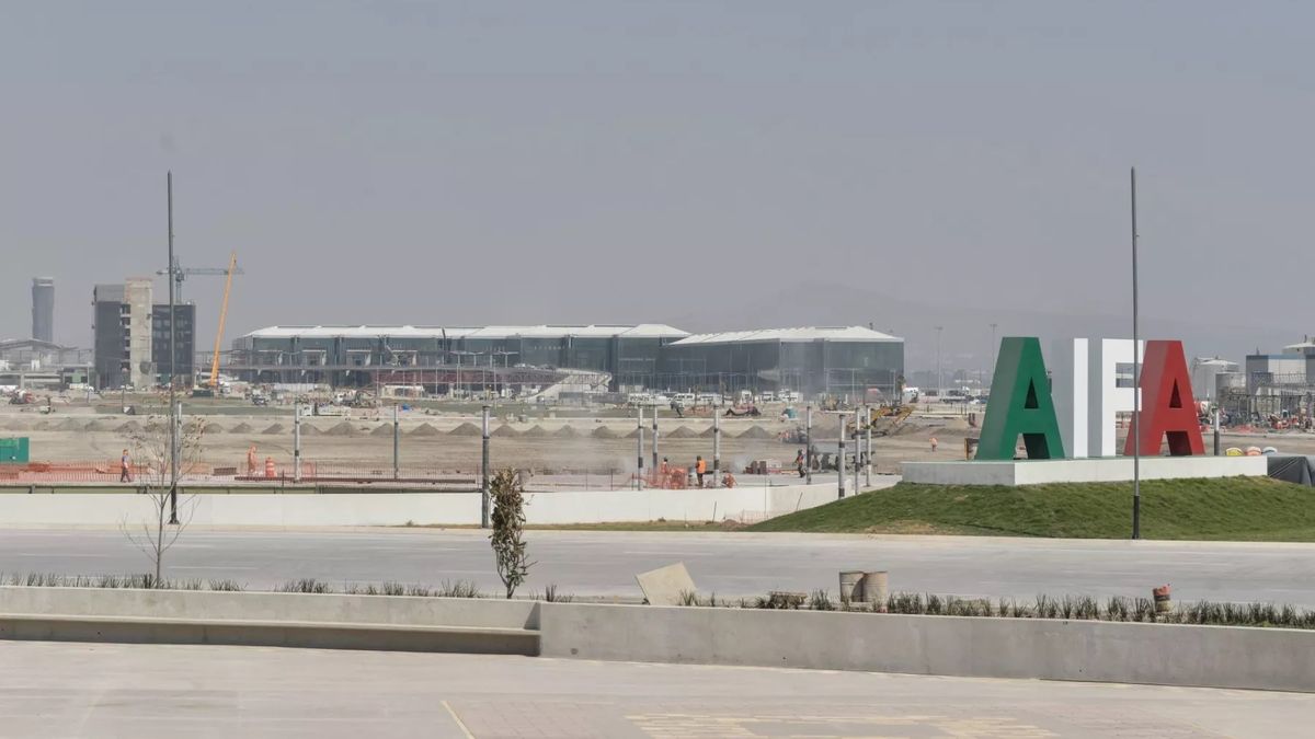 López Obrador inaugura el polémico nuevo aeropuerto de Ciudad de México