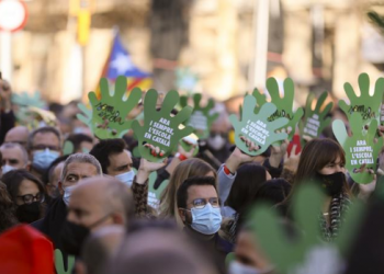 Los directores de los centros públicos de Barcelona piden información a Cambray para aplicar el 25%