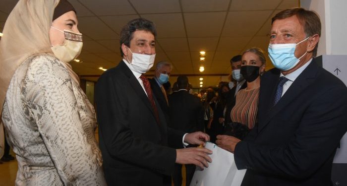 Rodolfo Suarez recibió a diplomáticos de más de 25 países en el auditorio Angel Bustelo