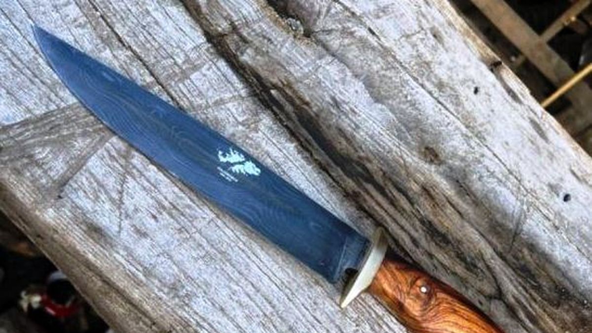 Subastarán un cuchillo artesanal en tributo a los héroes de Malvinas