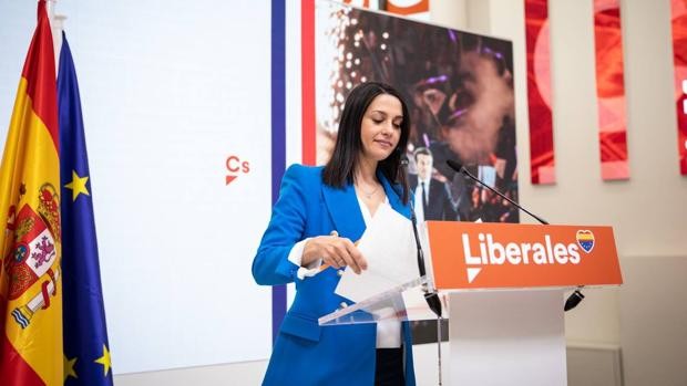 Arrimadas califica de «vergüenza ajena» la reunión de Bolaños con Vilagrà para «arrodillarse ante el separatismo»