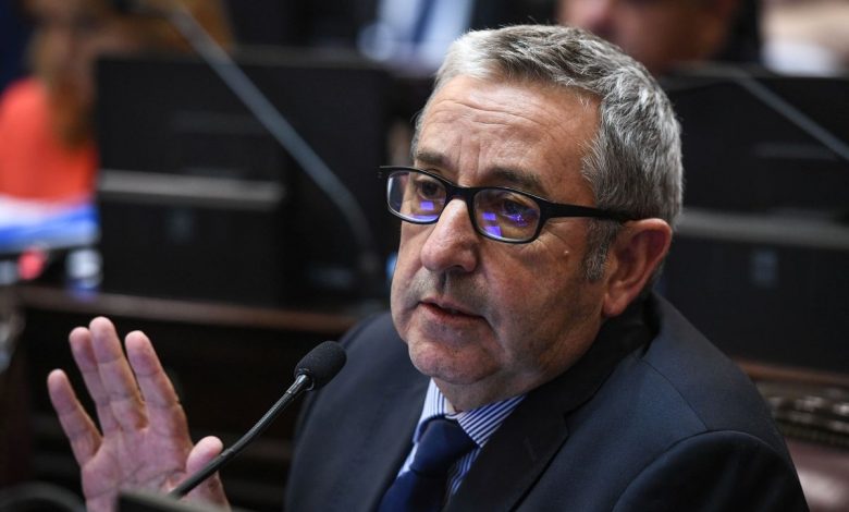 Cobos insiste con los créditos UVA: ahora presentó un proyecto para renegociar los contratos