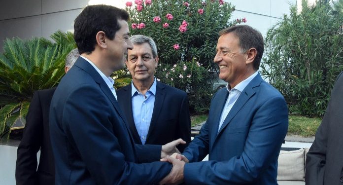 Con resistencia de Rodolfo Suarez, el Gobierno propone una empresa nacional para controlar el agua