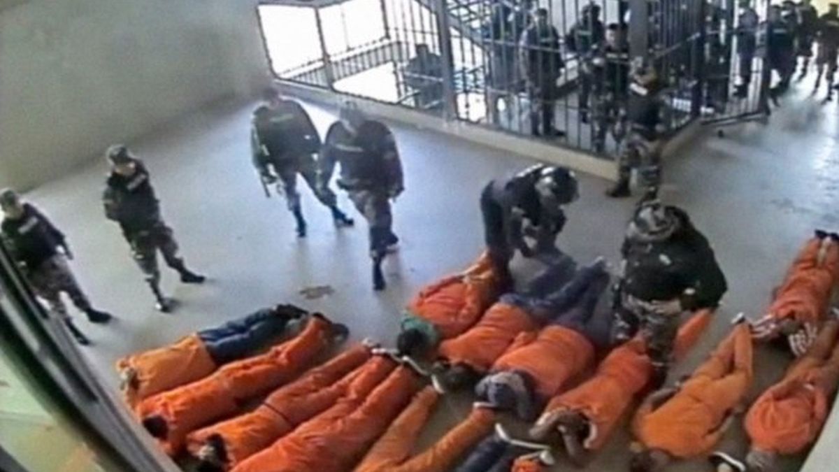 El Gobierno de Ecuador movilizó a 800 militares para contener un motín que dejó 12 muertos