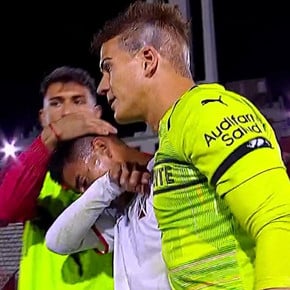 Video: el desconsolado llanto de un jugador de Independiente en medio del campo de juego