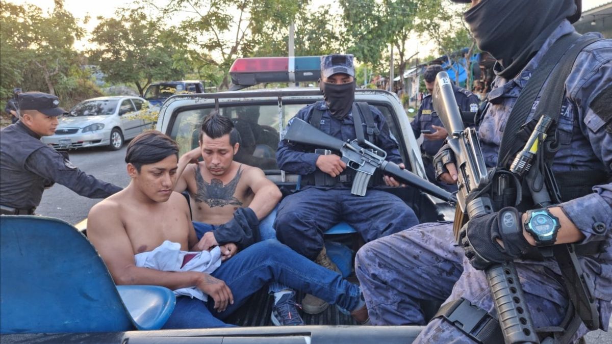 El Salvador aprueba una polémica ley para construir cárceles en medio de su “guerra” a las pandillas