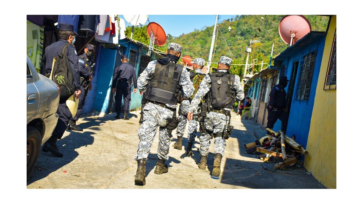 El Salvador prorrogó 30 días el estado de excepción para lugar contra las pandillas