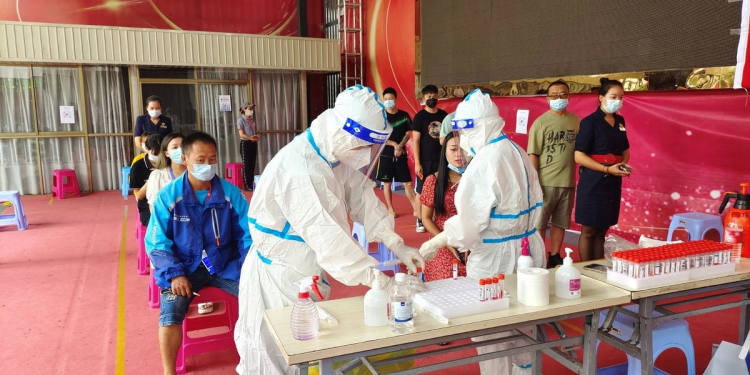 Grave: récord de muertes por Covid-19 en Shanghái desde el inicio del confinamiento