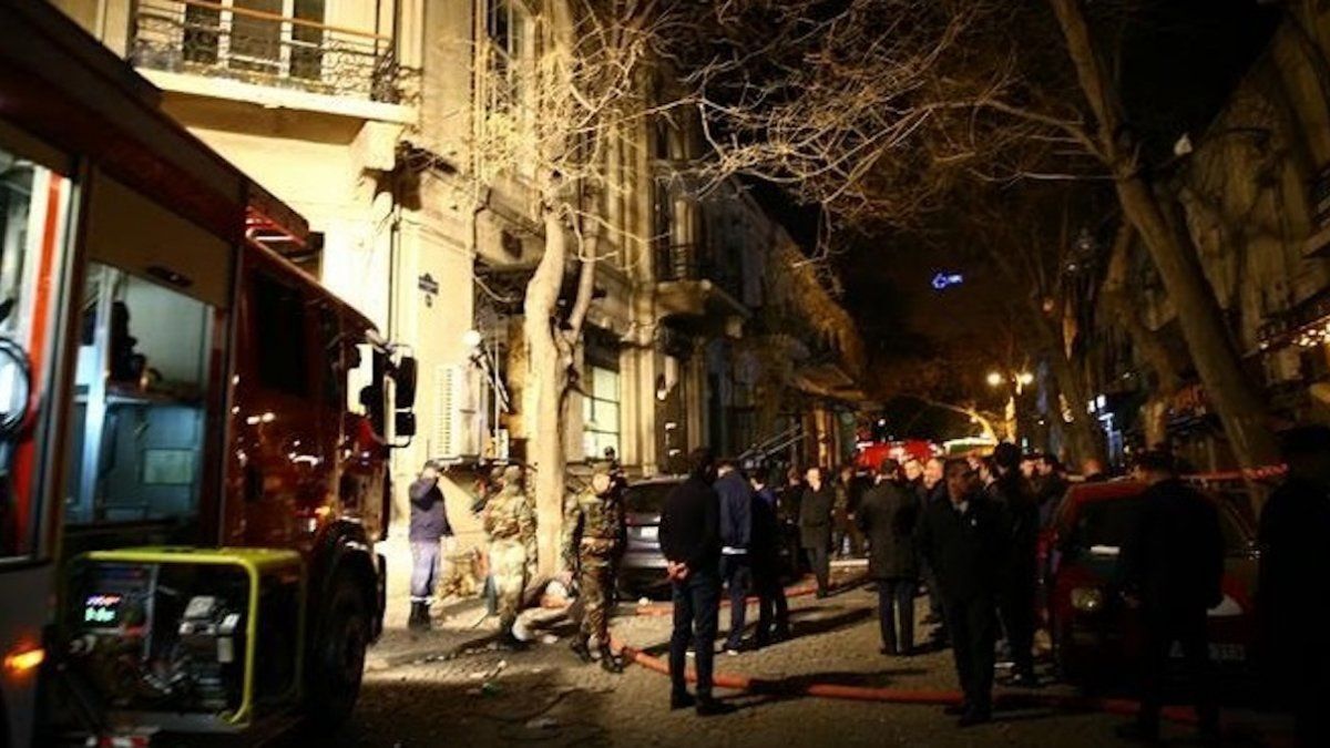 Horror y muerte en Azerbaiyán por la explosión en un boliche