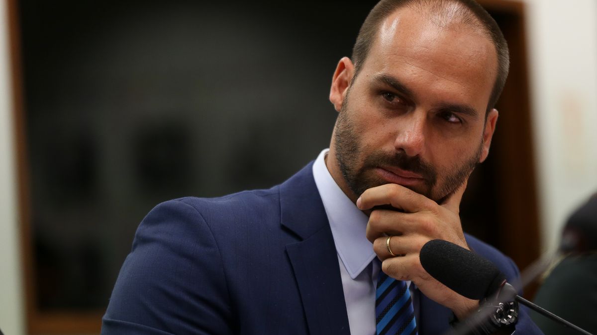 Indigna en Brasil un tweet del hijo de Bolsonaro sobre una embarazada torturada en la dictadura