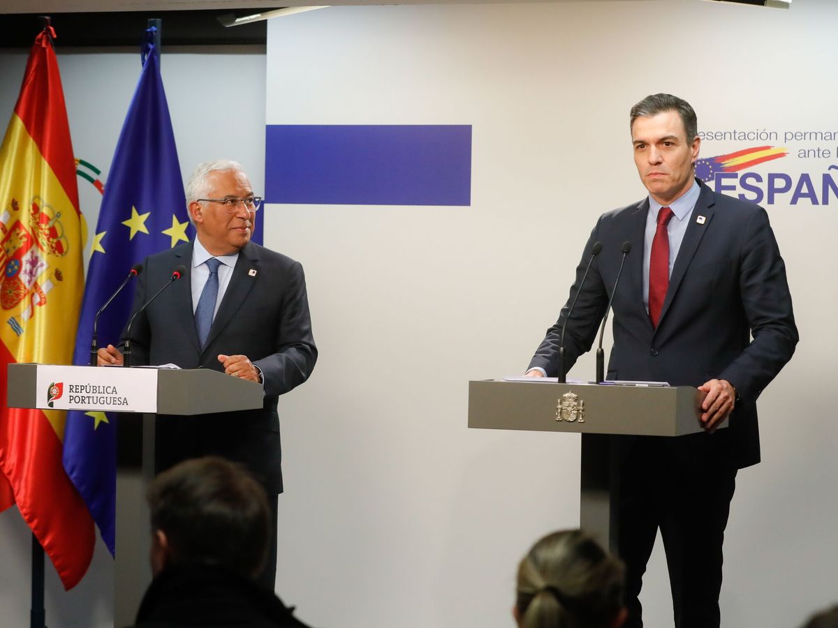 Foto: Antonio Costa y Pedro Sánchez, durante su intervención. (EFE/Stephanie Lecocq)
