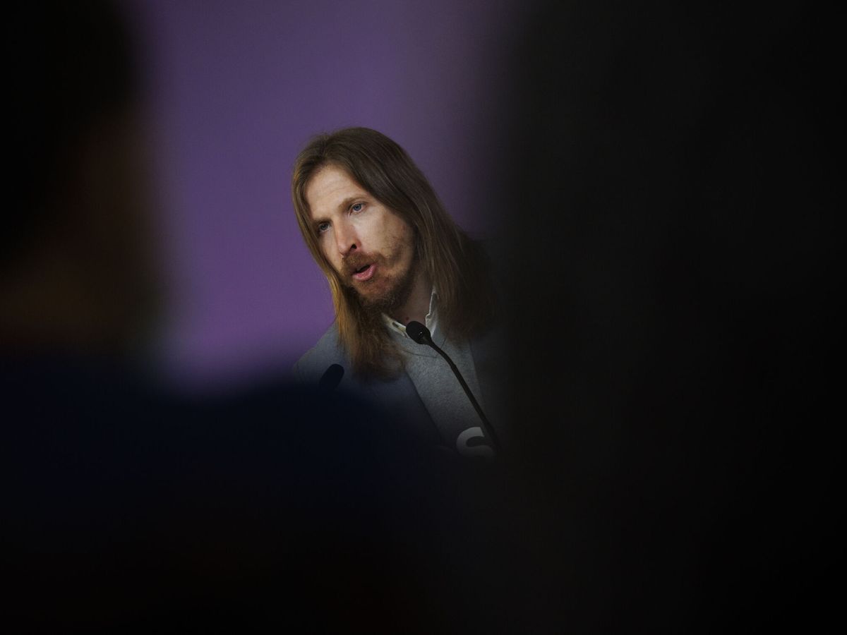 Foto: El portavoz de Podemos Pablo Fernández. (EFE/Sergio Pérez)