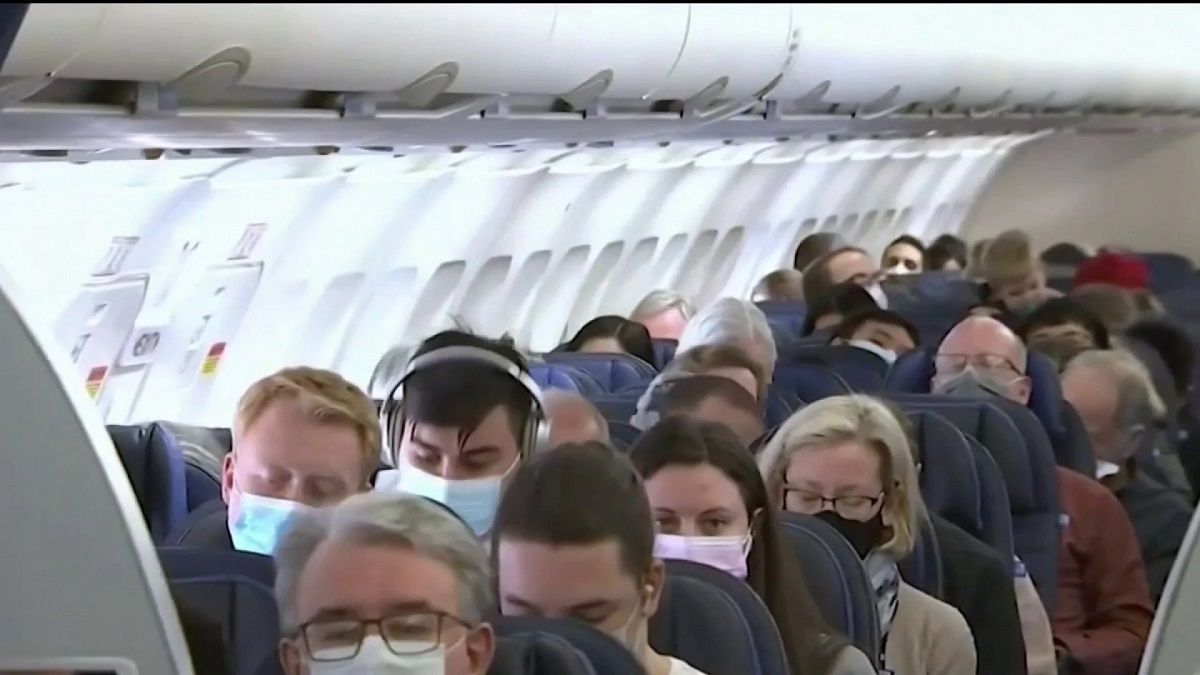 La reacción de los pasajeros al enterarse de que podían sacarse los barbijos