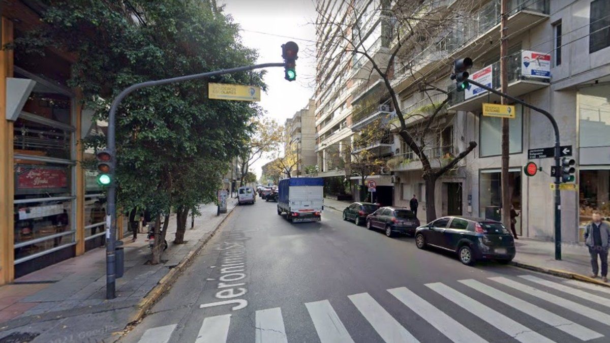 Locura en Palermo: golpeó con un fierro a una policía, le robó el arma y comenzó a disparar