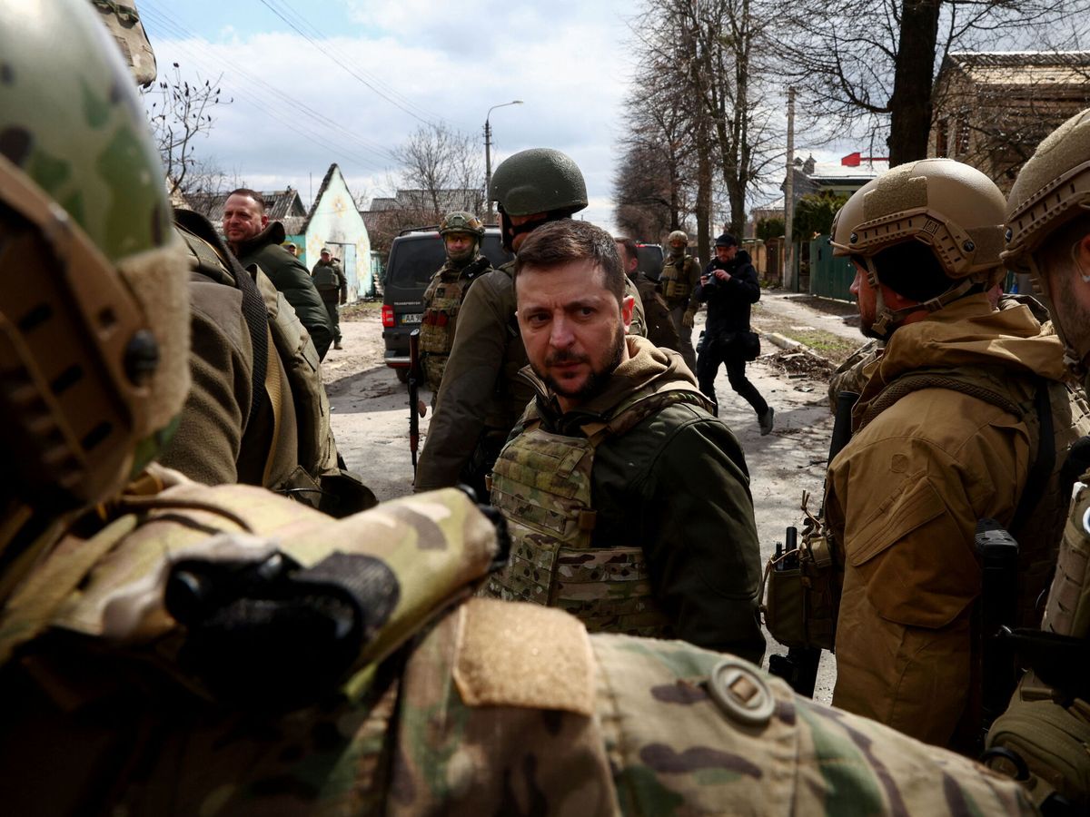 Macron propone el embargo europeo al petróleo y al carbón ruso tras la masacre de Bucha