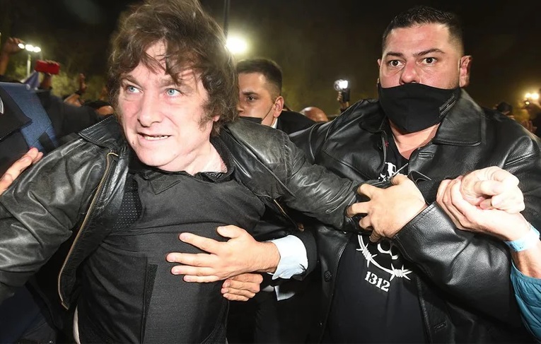 Milei se presentó en Mendoza con chaleco antibalas, preocupado por su seguridad personal