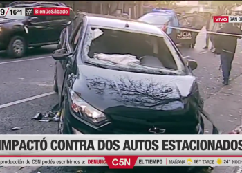 Triple choque y vuelco en San Cristóbal: tres personas resultados heridas