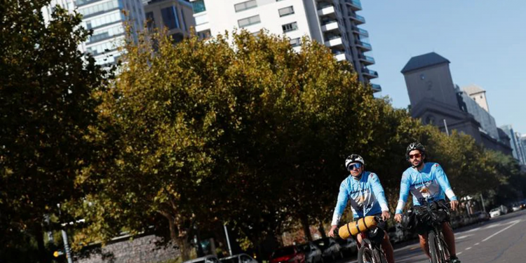 Cuatro amigos argentinos se irán en bicicleta desde Sudáfrica a Qatar para estar en el Mundial