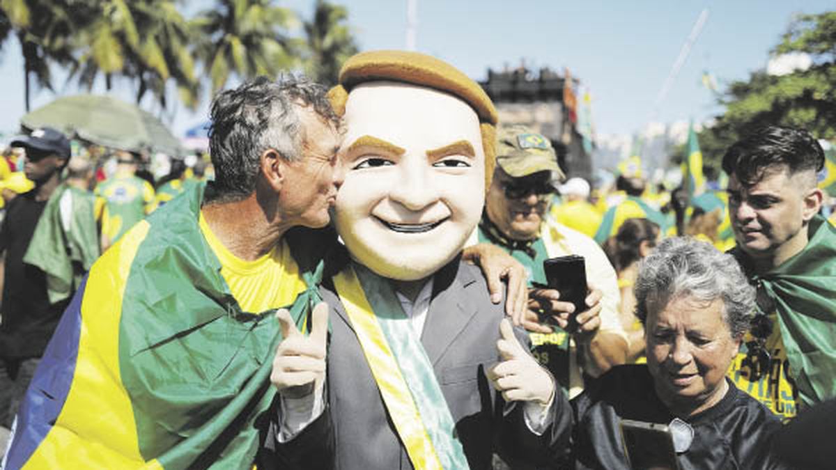 El ascenso de Bolsonaro en las encuestas reabre una elección que ya parecía cerrada en Brasil