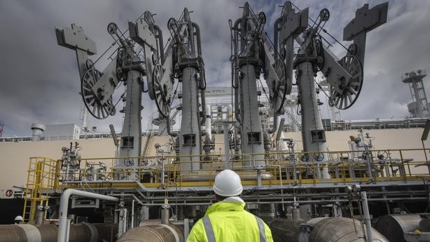 En las entrañas de la regasificadora que reducirá la dependencia de la energía rusa