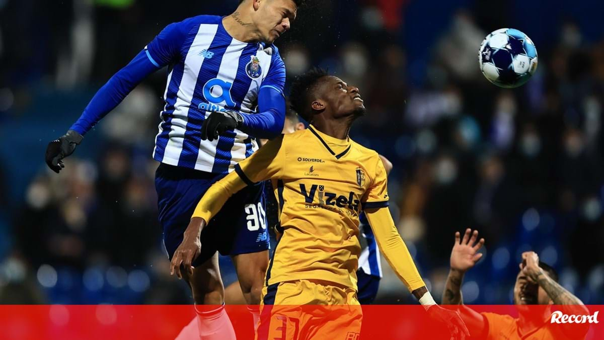 Fora-de-jogo: FC Porto eliminado da Taça da Liga; Ainda o lance de  Eustáquio: Não é punível. Lance de Evaniilson seriaamarelo. Ainda o  possível penalti a favor do Benfica e o golo de