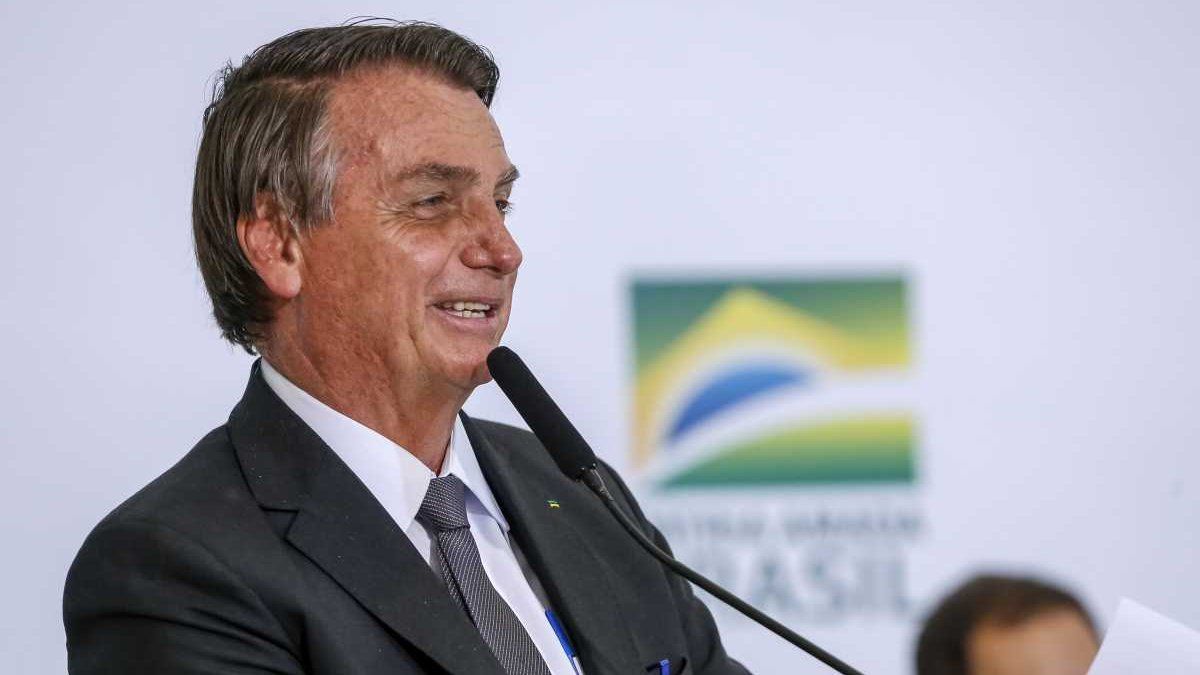 Jair Bolsonaro: “Este Gobierno se pone muy feliz cuando la gente compra armas”