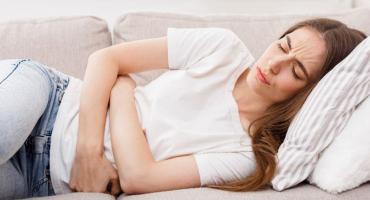 Una lista de remedios caseros para aliviar dolores menstruales