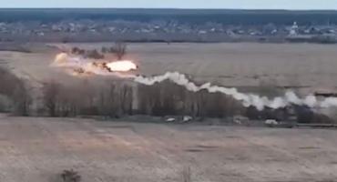 Video: militares ucranianos derribaron un helicóptero ruso que quiso invadir su país