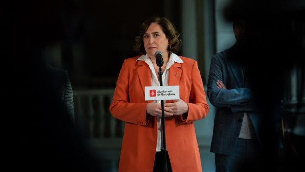 Los enchufes de Colau, en el centro de su viacrucis judicial