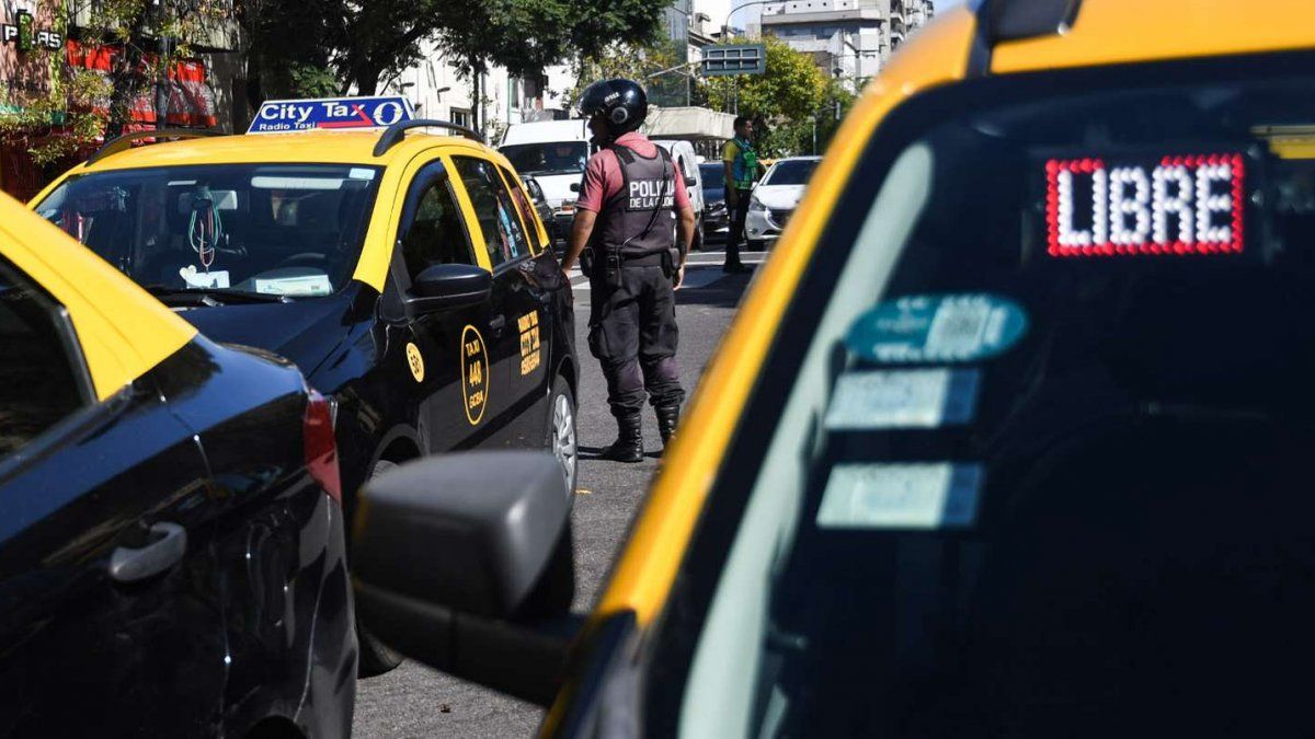 Murió una de las tres jóvenes francesas atropelladas por un taxista en Palermo