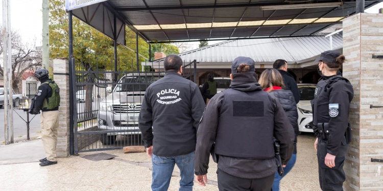 Nueva estafa virtual: cayó banda que pedía anticipos para vender autos y nunca los entregaba