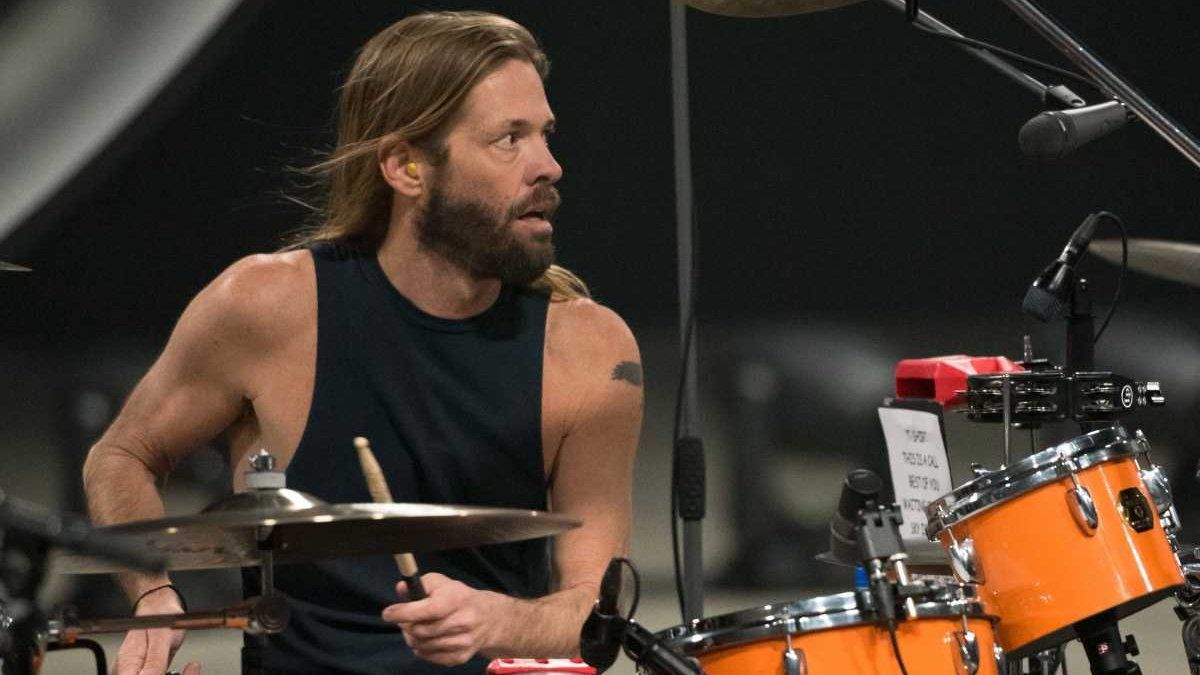Red Hot Chili Peppers y Pearl Jam rinden tributo al fallecido baterista de Foo Fighters, Taylor Hawkins