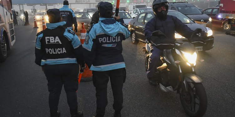 Autopista Buenos Aires-La Plata: se levantó el corte tras acuerdo con choferes