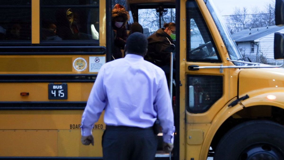 EEUU: Ohio permitirá que los maestros porten armas por los tiroteos