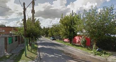 Un remisero choco contra un árbol y murió al intentar evitar que sus pasajeros le robaran