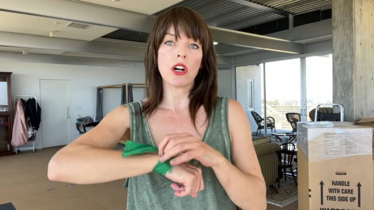 La actriz Milla Jovovich llamó a seguir el ejemplo de Argentina en la lucha a favor del derecho al aborto