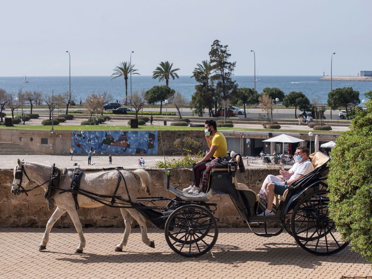 Foto: Los españoles optan por viajar dentro del país. (EFE/Atienza)