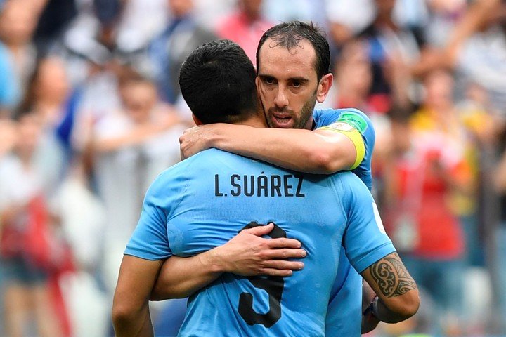 Diego Godin junto a Luis Suárez en el Mundial de Russia 2018. (AFP)