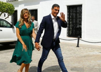 ‘Señora de’, maestra ciruela, que no sabe leer y pone escuela