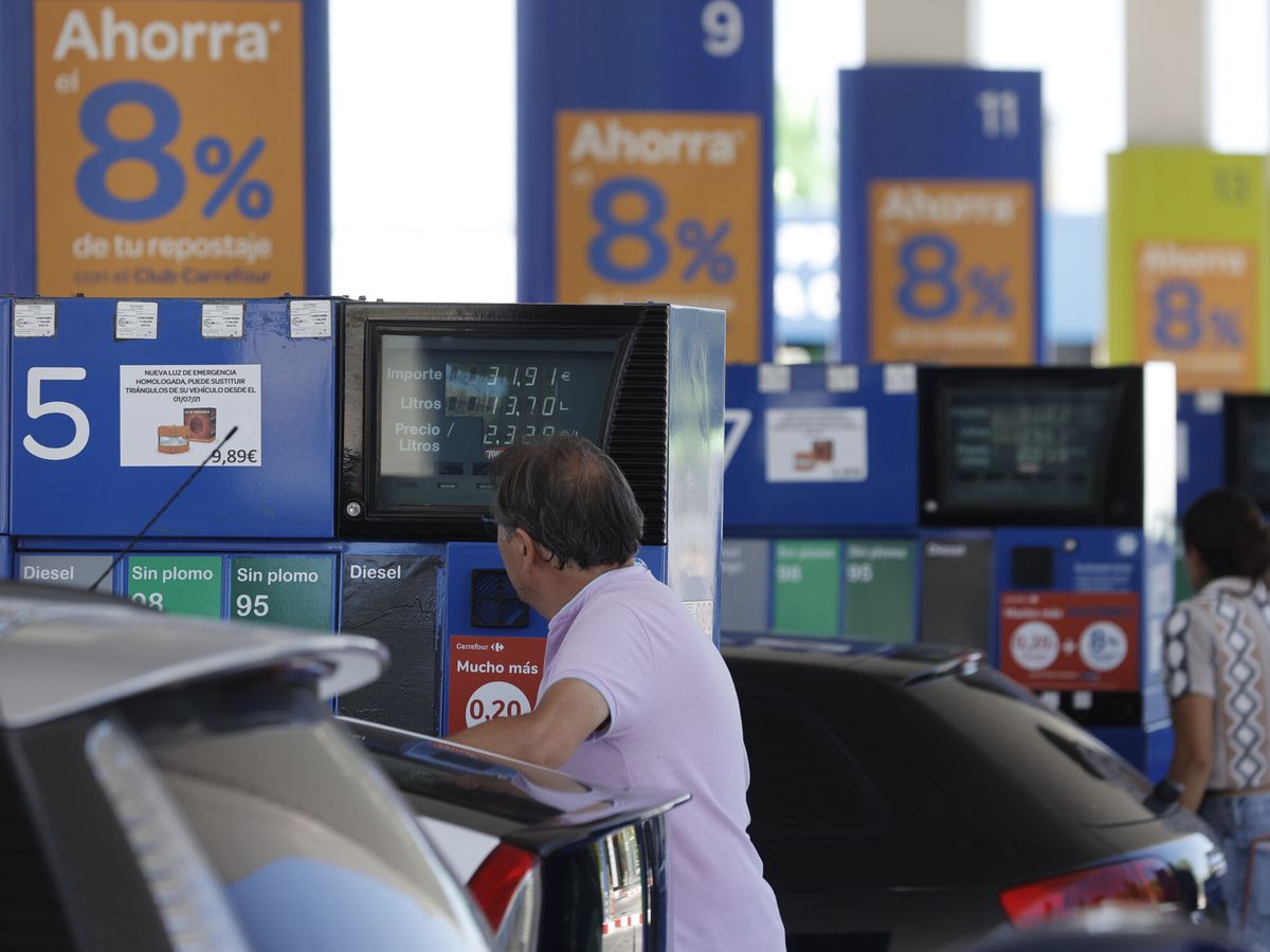 Francia se adelanta a España y retira la ayuda a la gasolina: “No nos la podemos permitir”