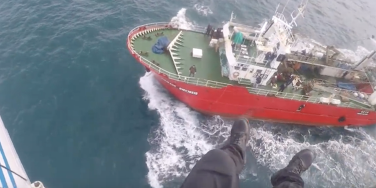 Prefectura Naval aeroevacuó a un tripulante con síntomas de ACV