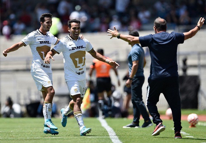 Adrian Aldrete festejando su gol ante Necaxa (Foto: AFP).