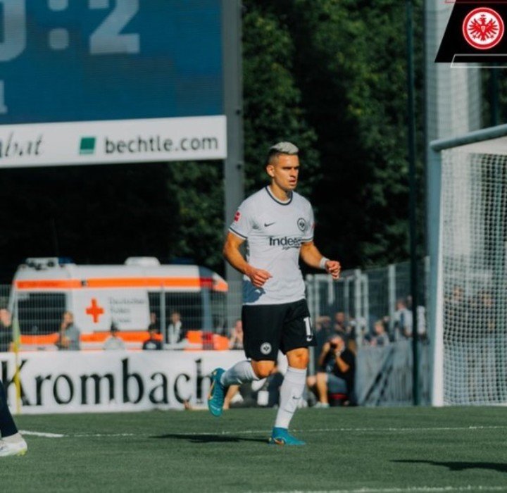 Borré marcó de cabeza el 3-0 del Eintracht Frankfurt.