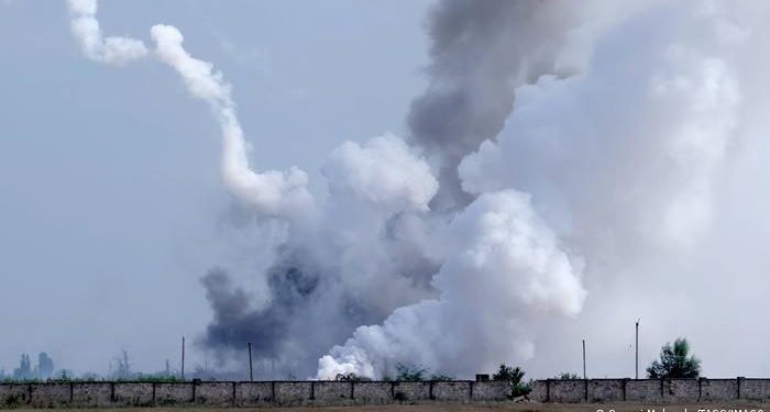 Rusia califica de “sabotaje” explosiones en base de Crimea y Ucrania asume la autoría