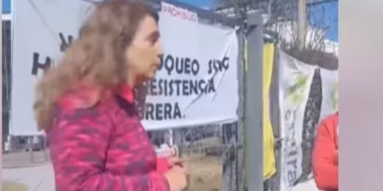 Denuncias de aprietes y cruces tras un bloqueo: el pueblo en vilo por una pyme láctea