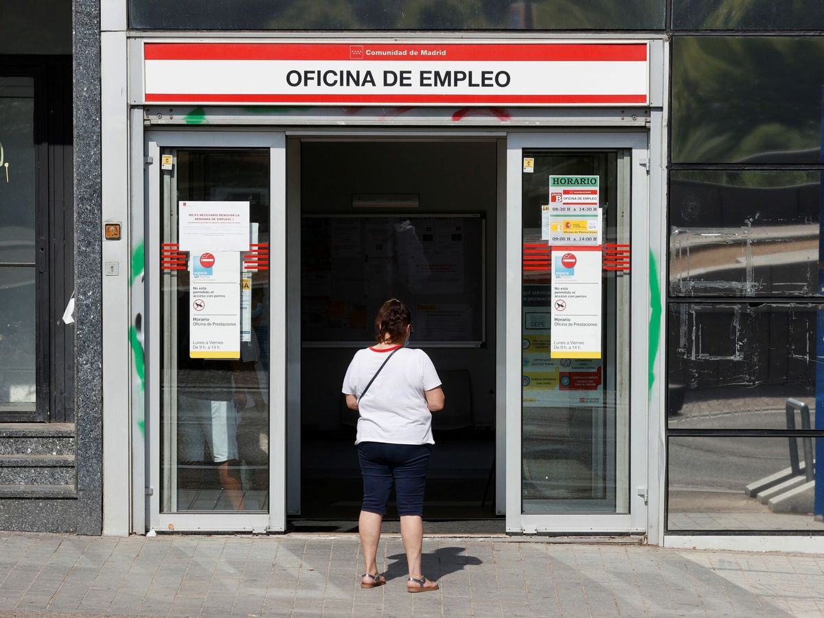 Foto: Imagen de una oficina de empleo en Madrid. (EFE/Juan Carlos Hidalgo)